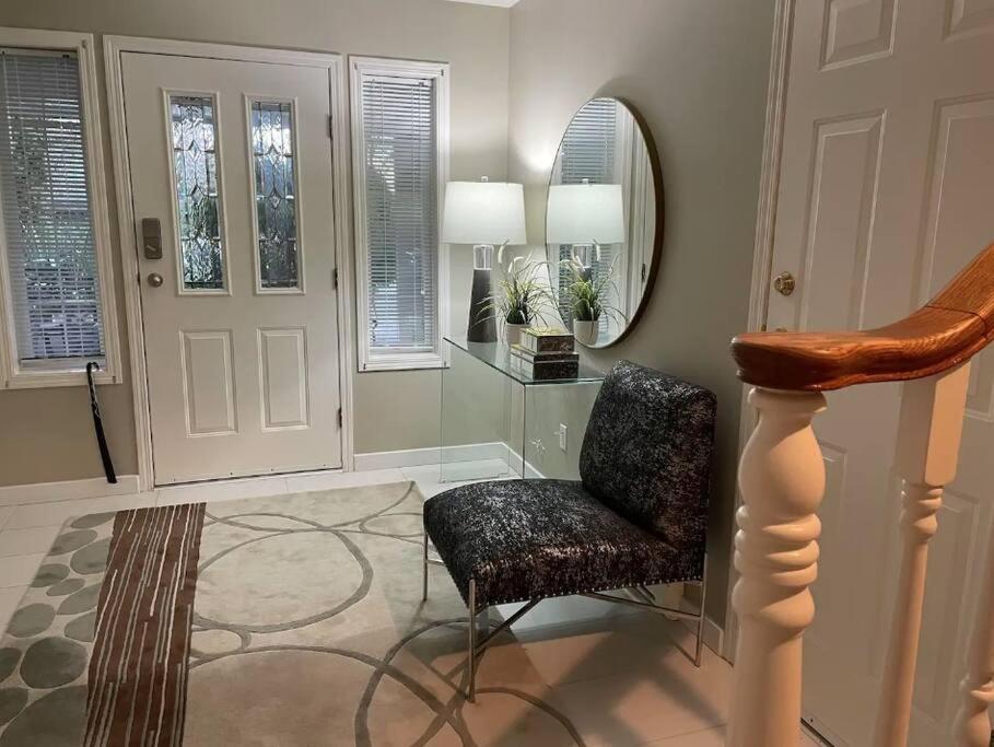 Monthly Furnished Bright Beautiful 3bedroom Apartment *