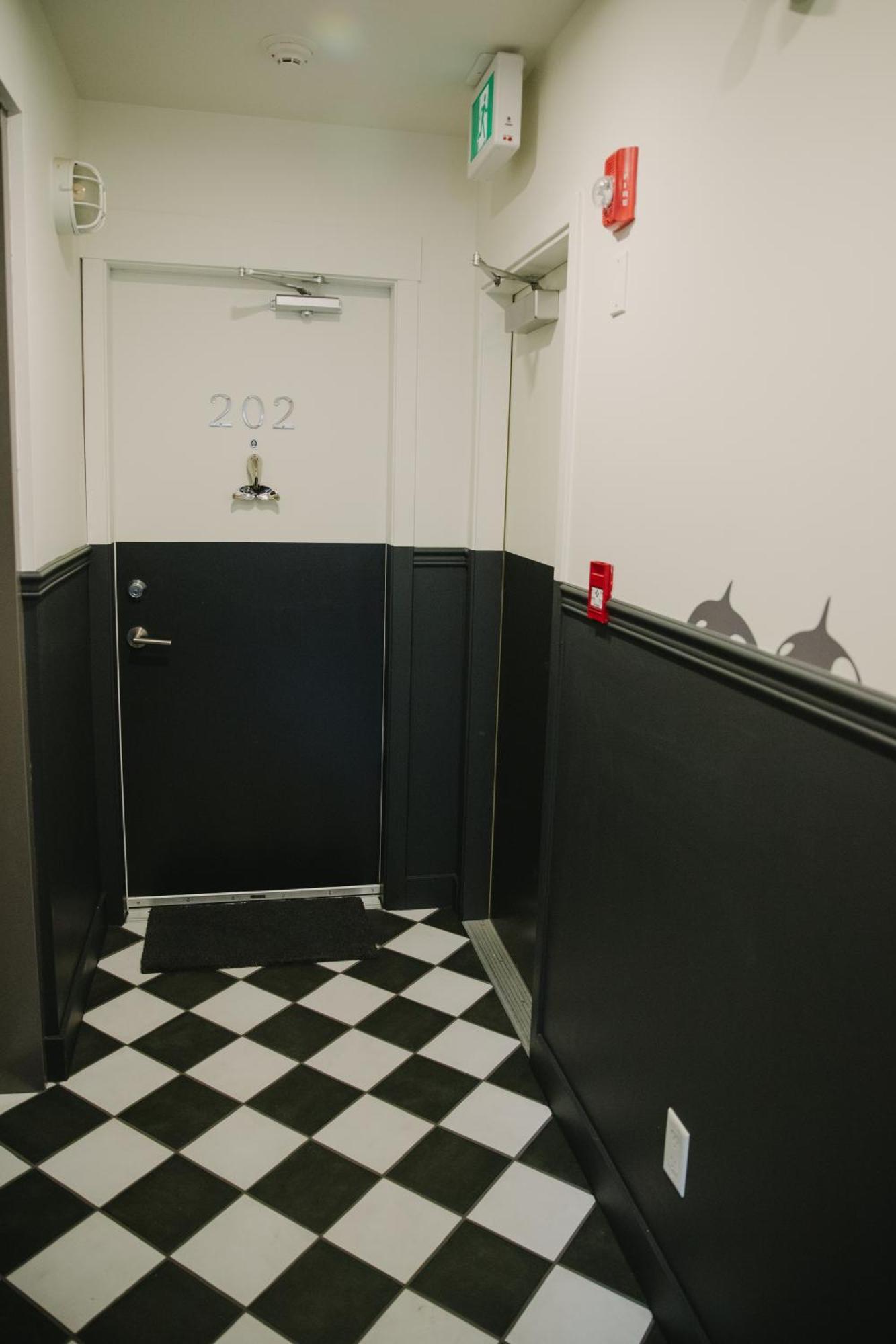 The Orca Pad At Waddigton Flats Apartment