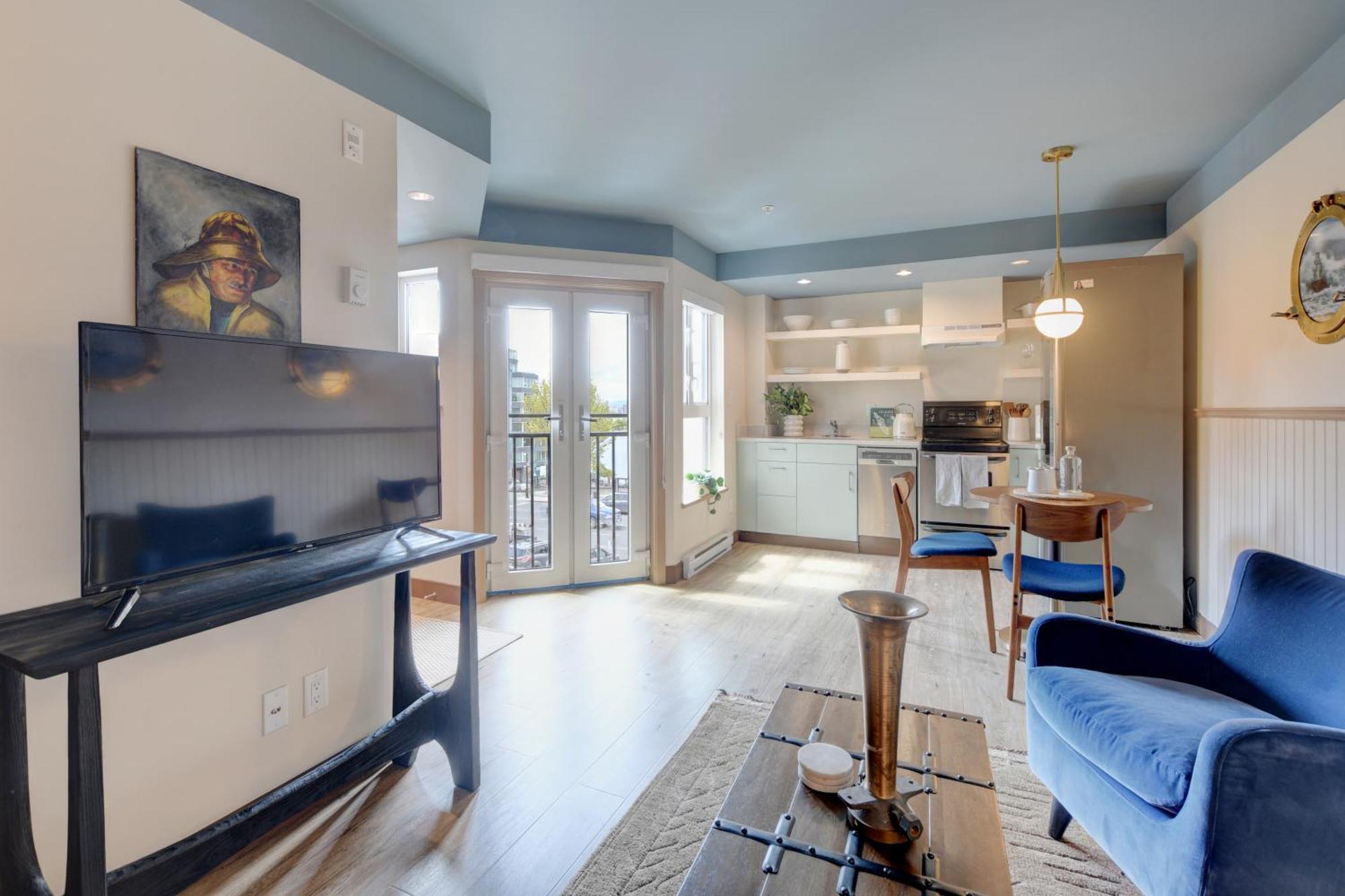 Royal Navy Suite: Modern Flat In Heart Of
