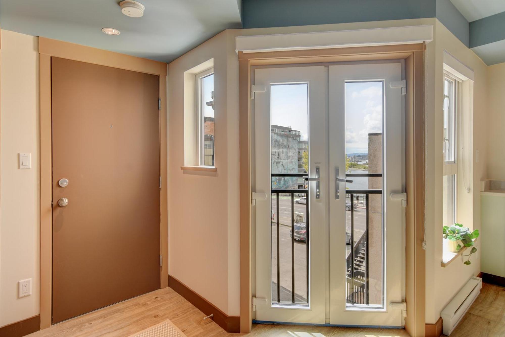 Royal Navy Suite: Modern Flat In Heart Of Apartment