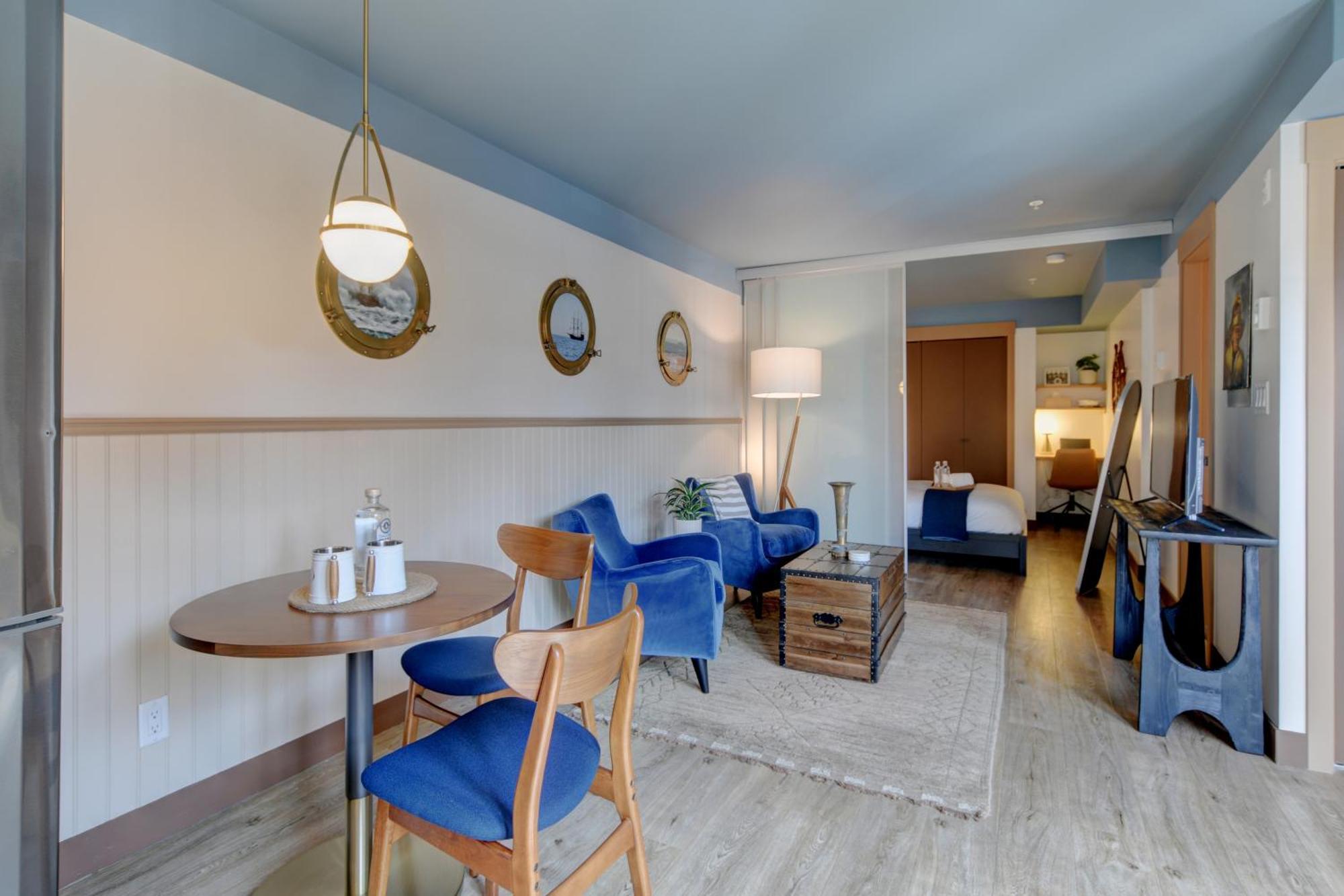 Apartment Royal Navy Suite: Modern Flat In Heart Of