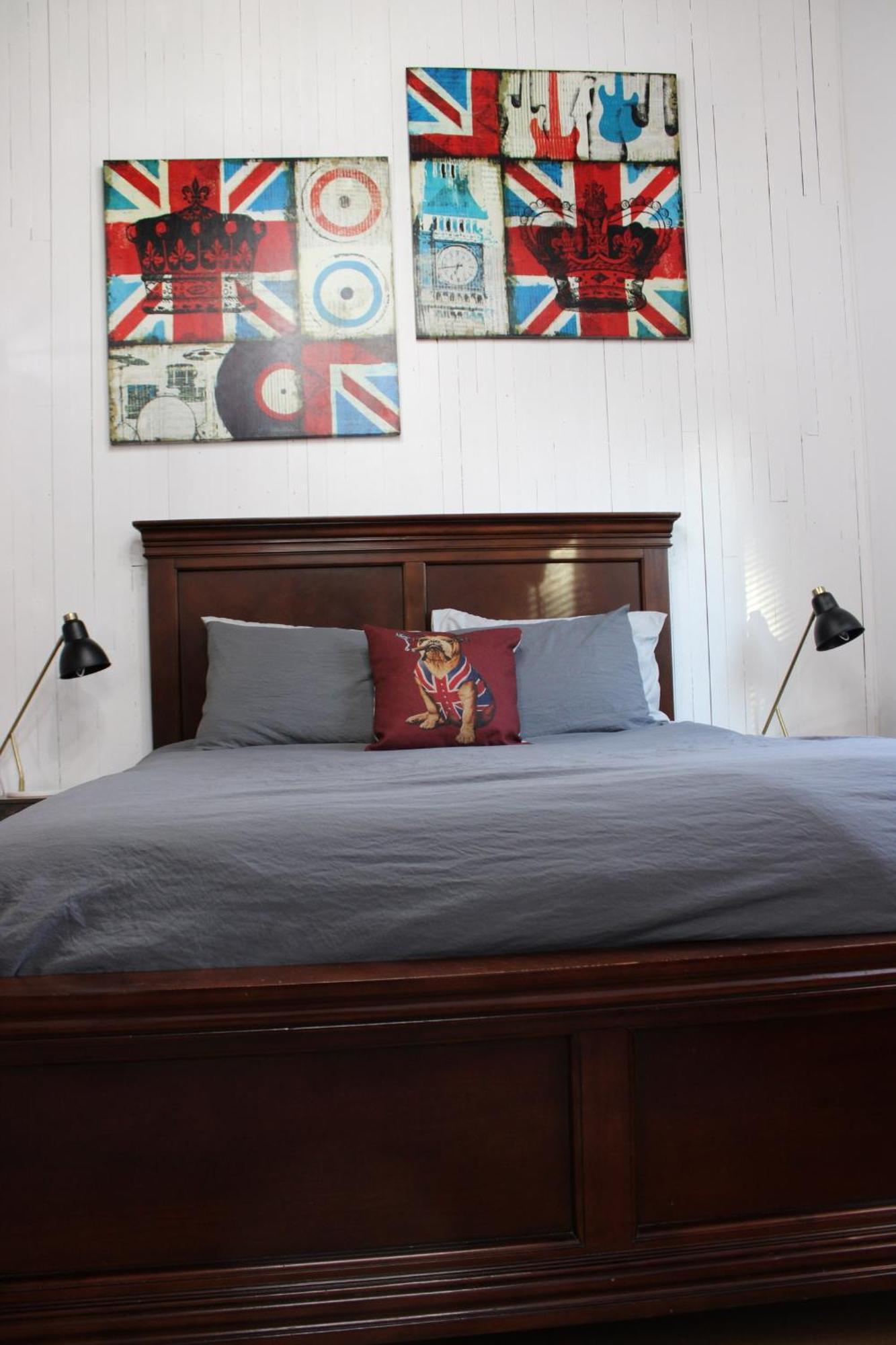 Private Bright Modern Studio! Queen Bed ! Apartment