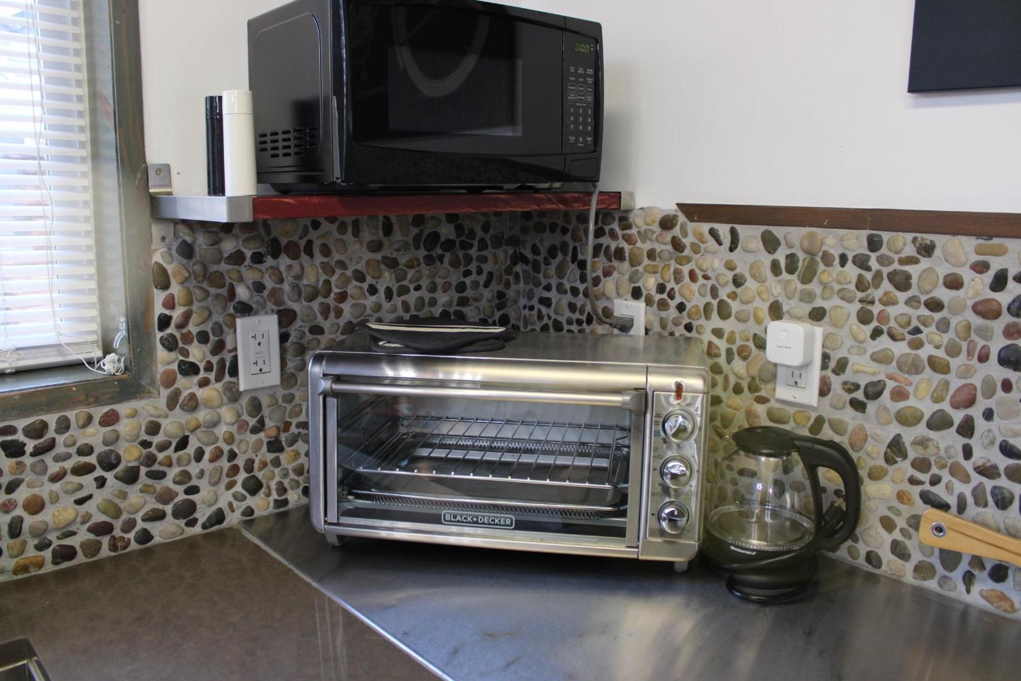 Private Bright Modern Studio! Queen Bed ! *