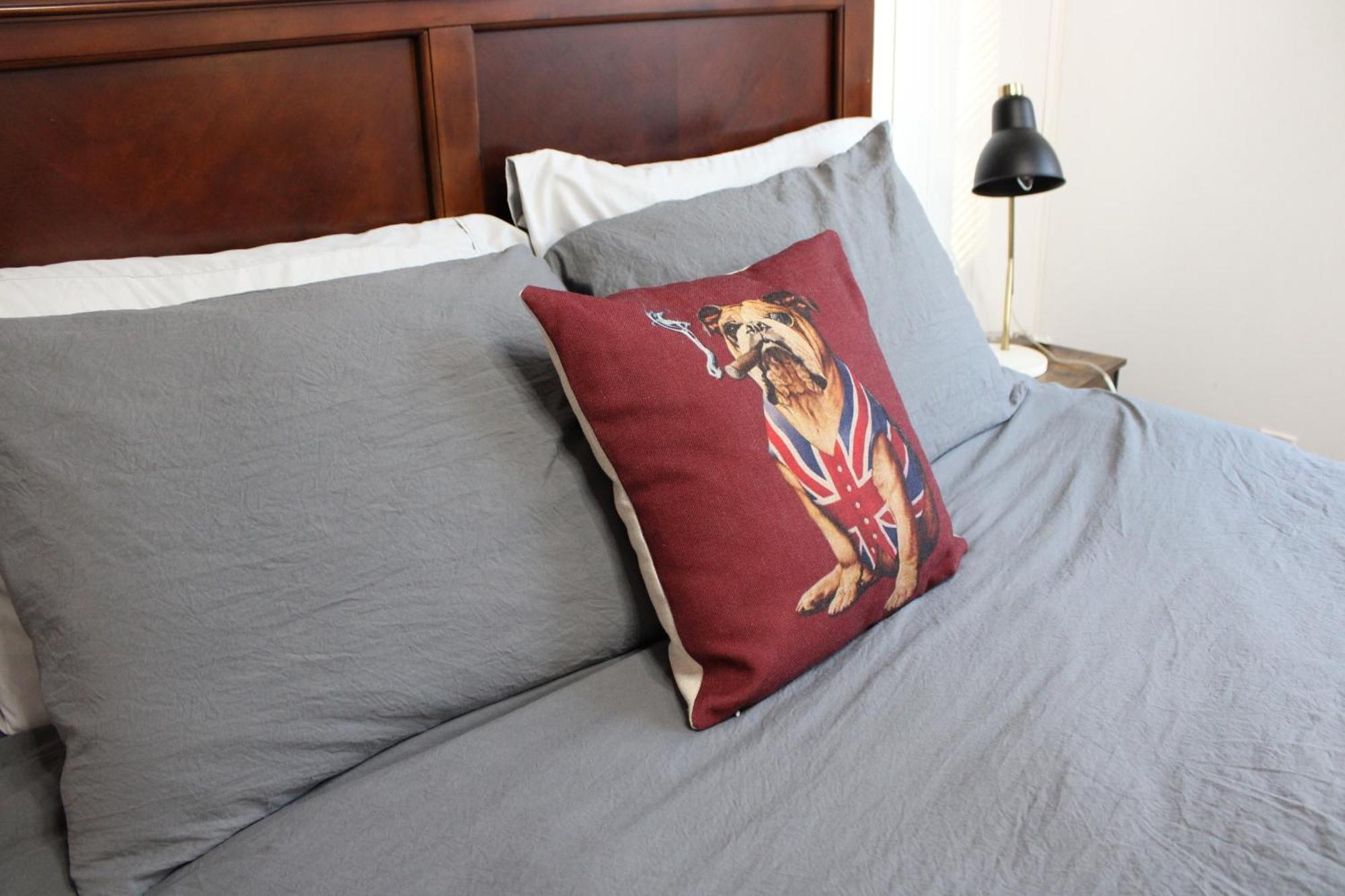 Private Bright Modern Studio! Queen Bed ! Apartment *