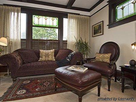 Fisher House Bed & Breakfast Victoria
