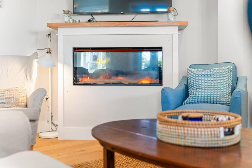 Waters Edge Apartment Victoria