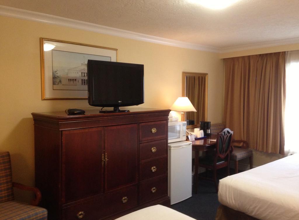 Tally Ho Hotel 3*