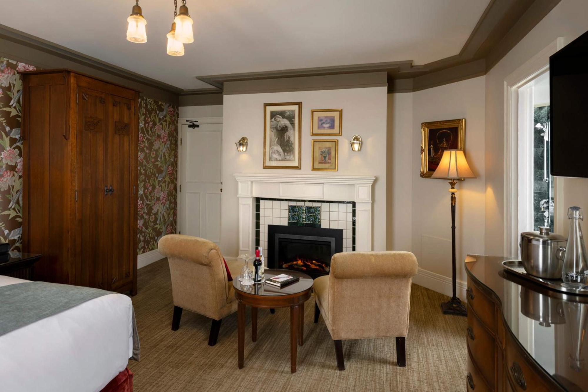Abigail's Hotel