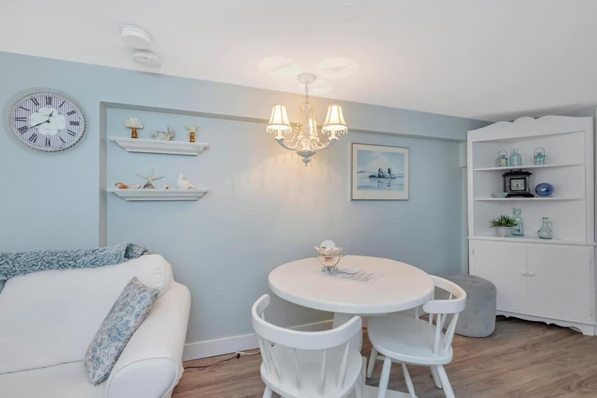 Holiday home Quaint 1 Bedroom Lower In Victoria, Bc