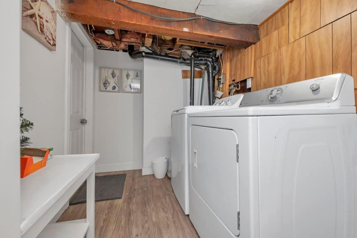 Quaint 1 Bedroom Lower In Victoria, Bc Holiday home *