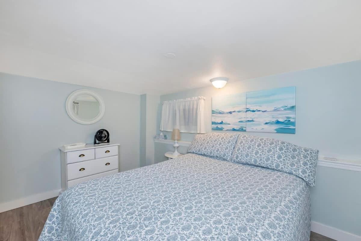 Quaint 1 Bedroom Lower In Victoria, Bc *