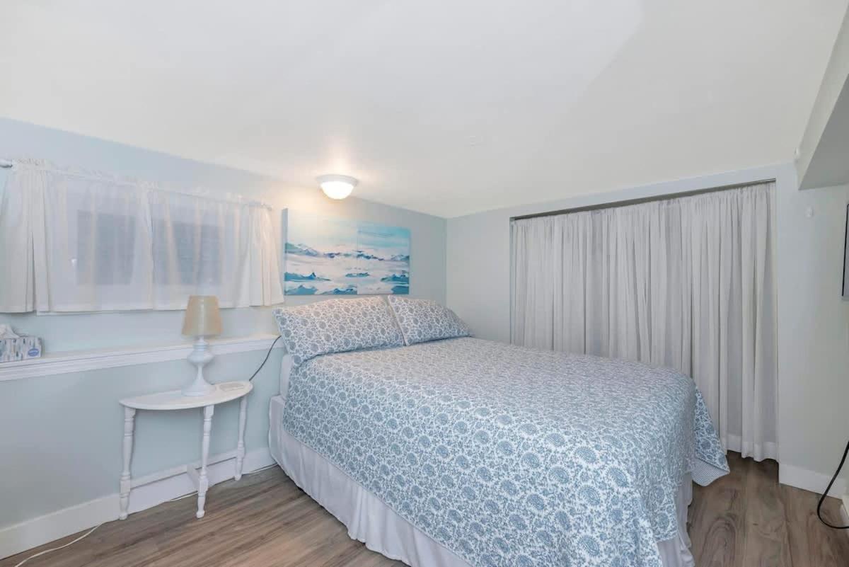 Holiday home Quaint 1 Bedroom Lower In Victoria, Bc