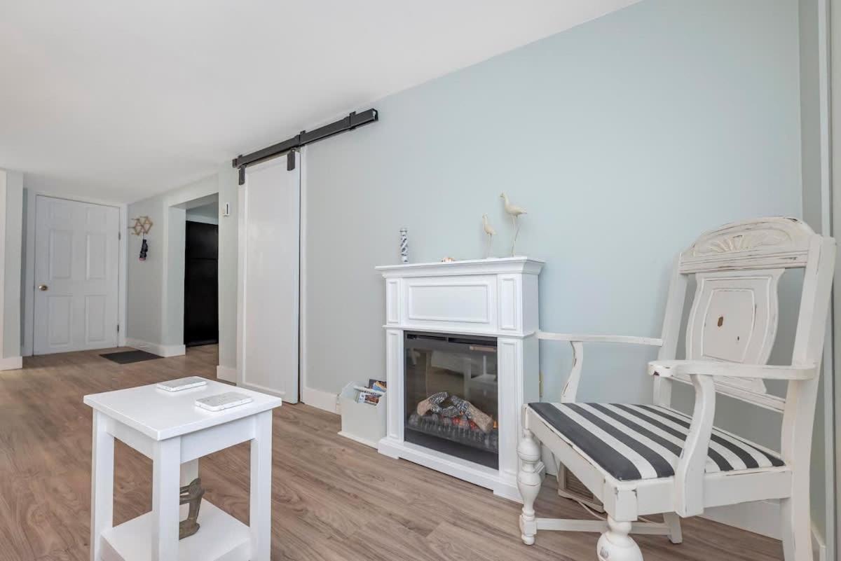Holiday home Quaint 1 Bedroom Lower In Victoria, Bc Victoria