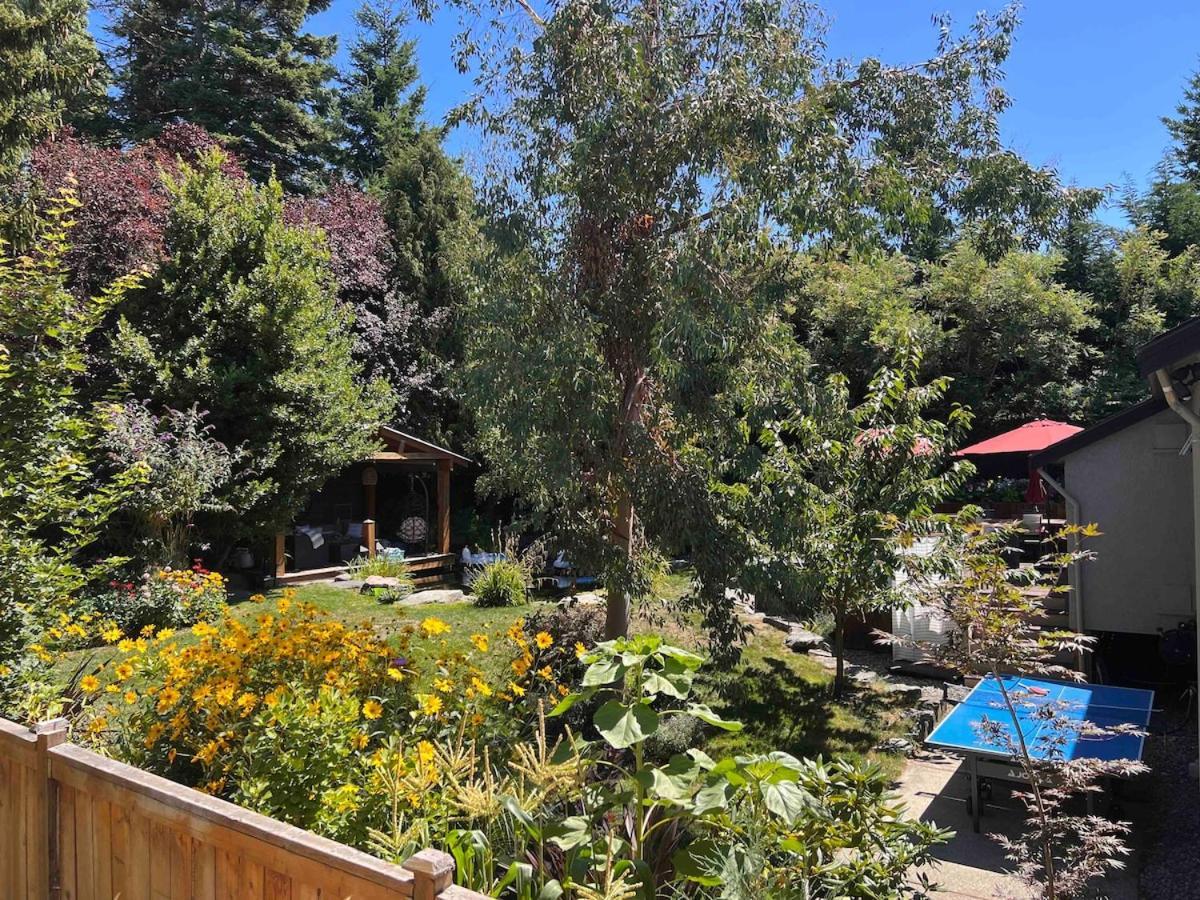 Couple's Oasis At Horner Park * Victoria
