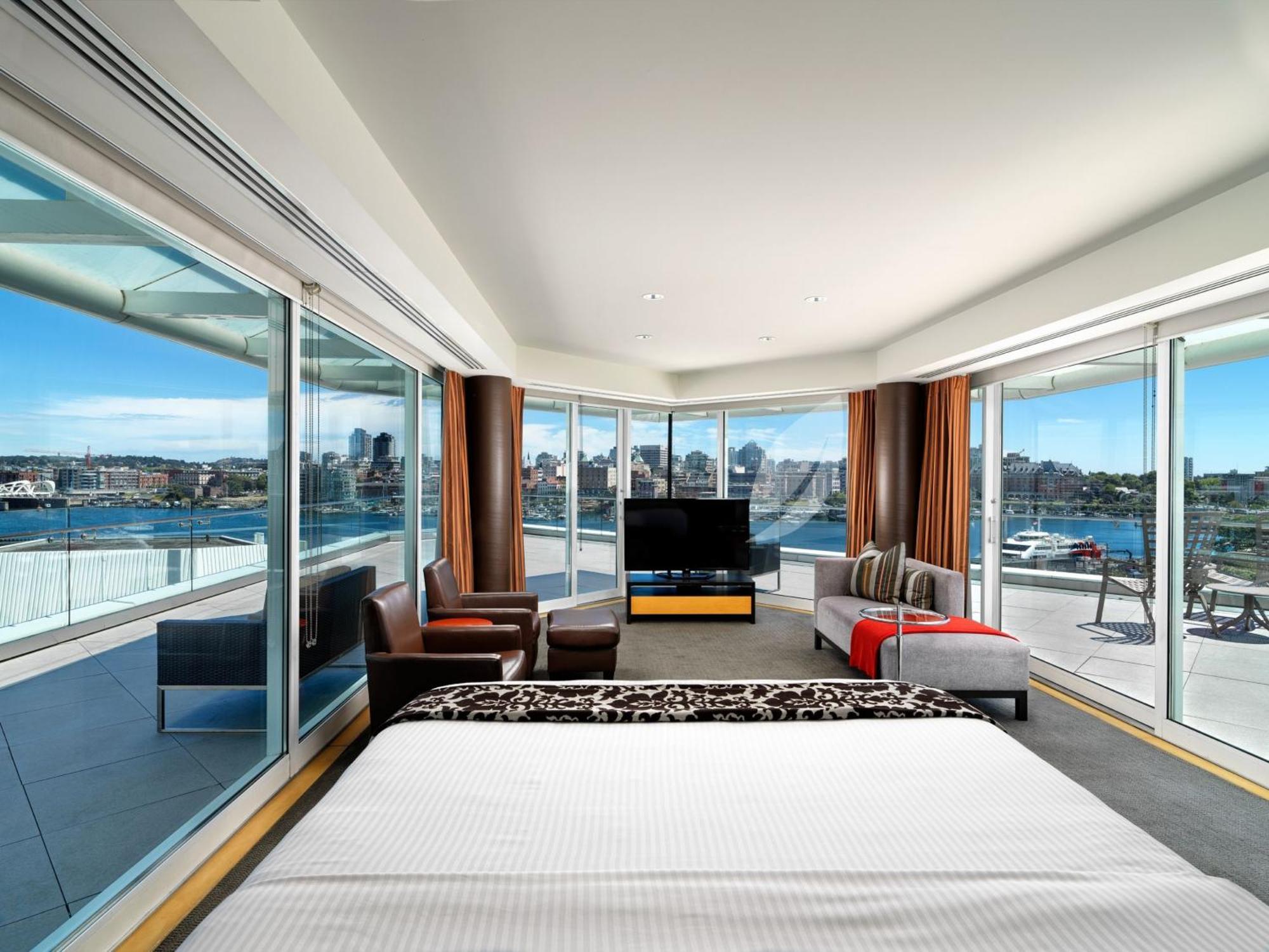 Hotel At Laurel Point