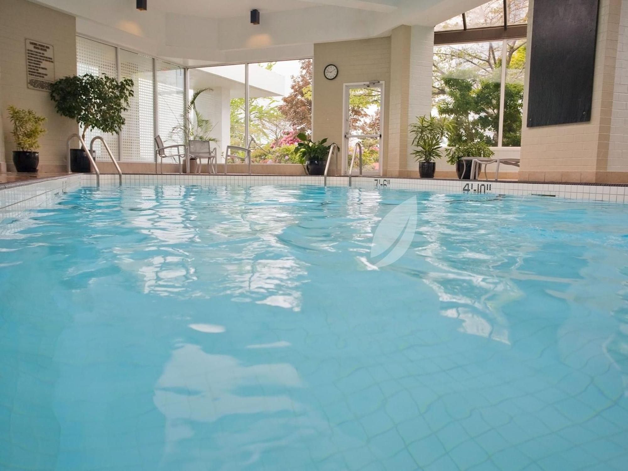 At Laurel Point Hotel 4*