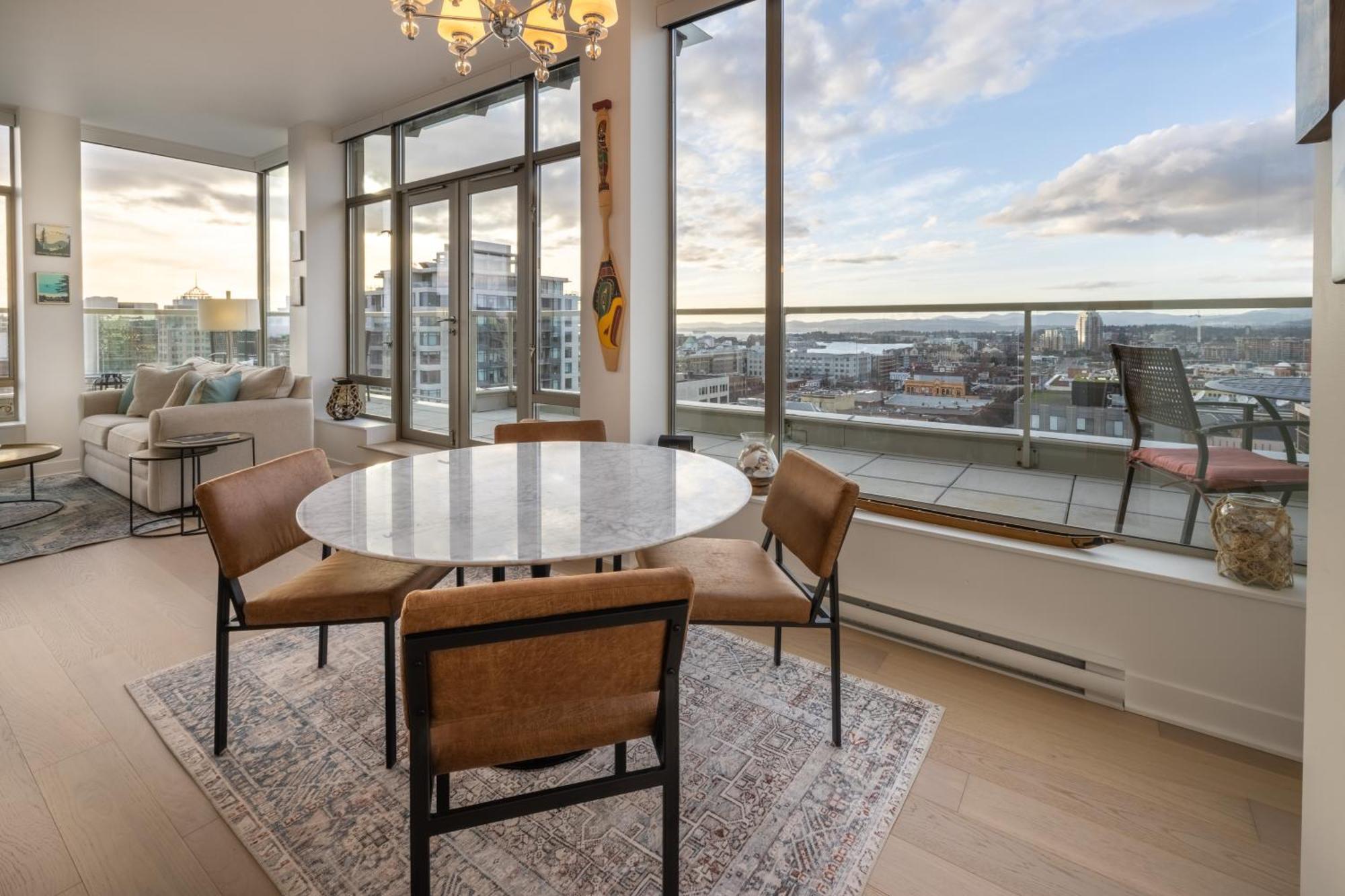 Victoria's Sea-cret-stunning Olympic And Inner Harbour Views From 450 Sq Ft Balcony *