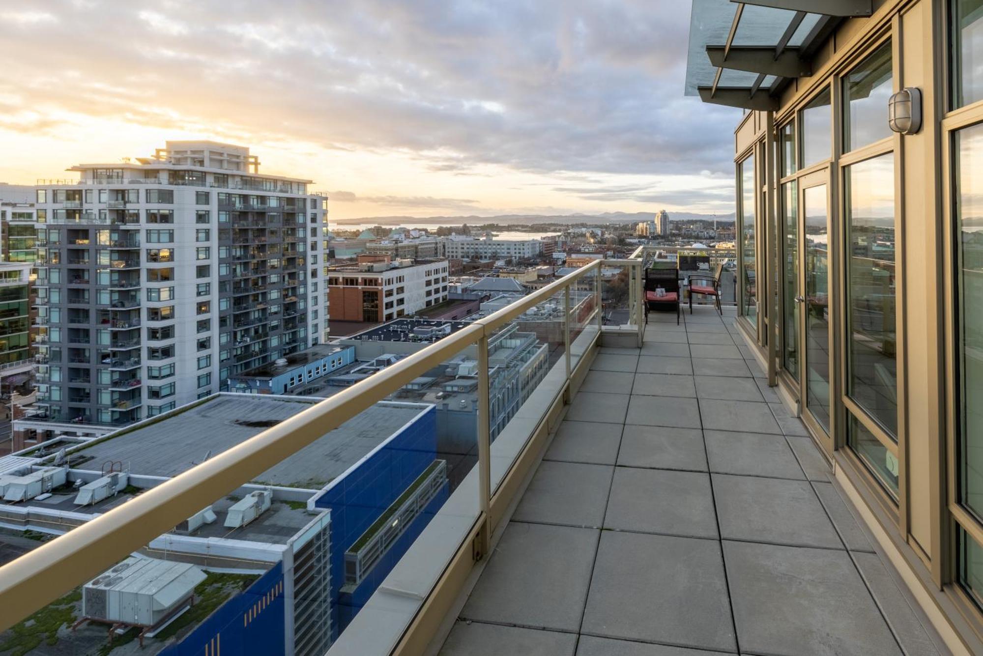 Victoria's Sea-cret-stunning Olympic And Inner Harbour Views From 450 Sq Ft Balcony *