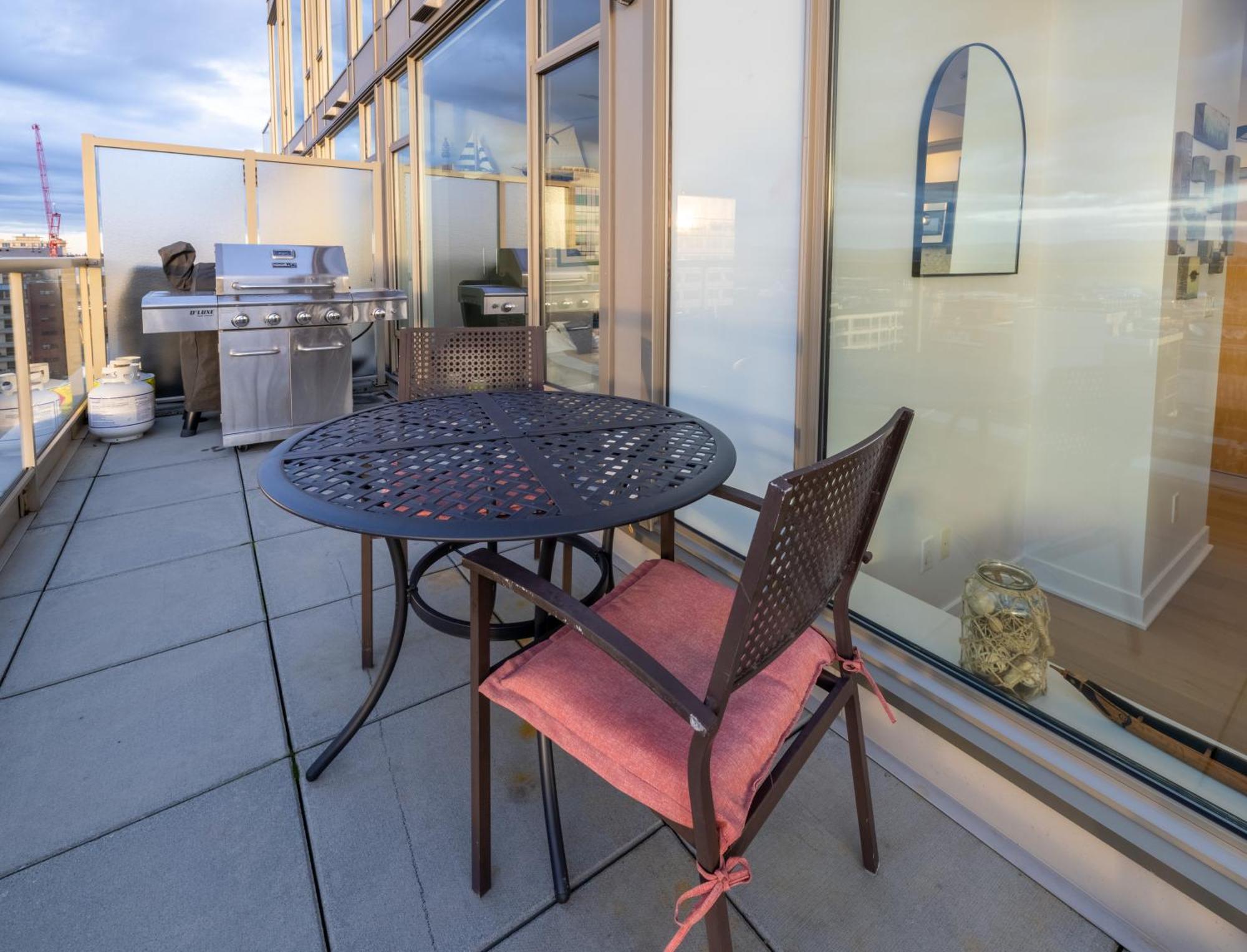 Apartment Victoria's Sea-cret-stunning Olympic And Inner Harbour Views From 450 Sq Ft Balcony *
