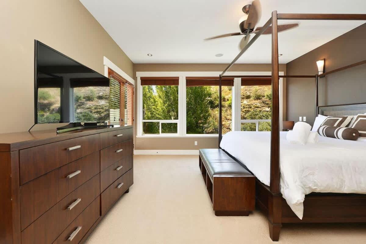 Nature's Gate Executive Estate Holiday home