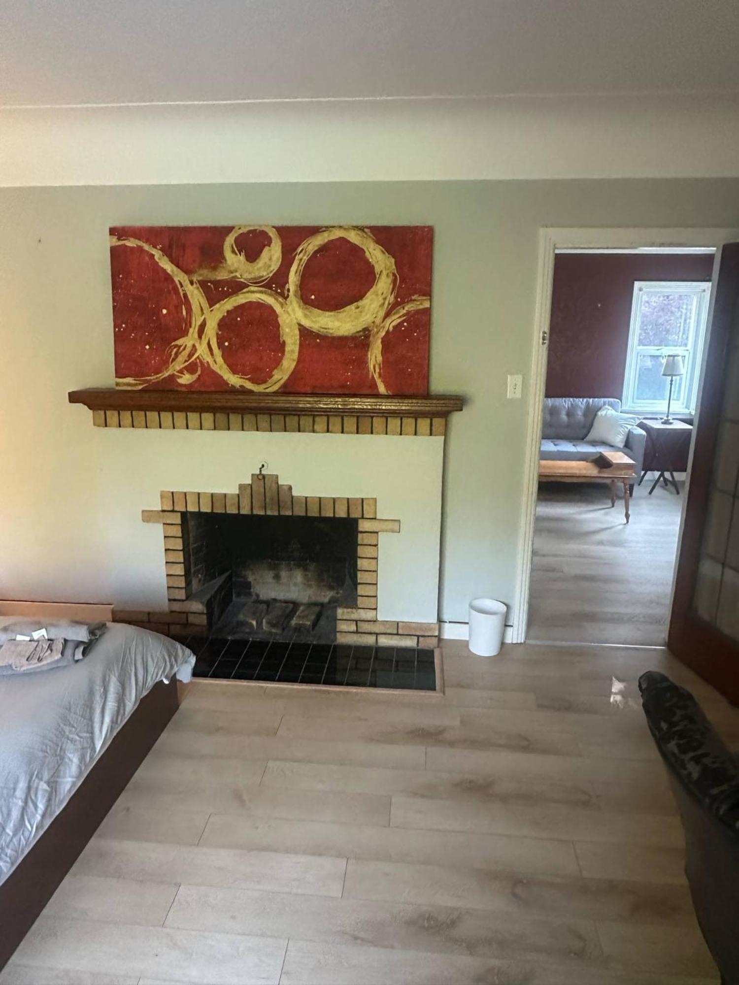 Artistic Near Downtown Apartment *