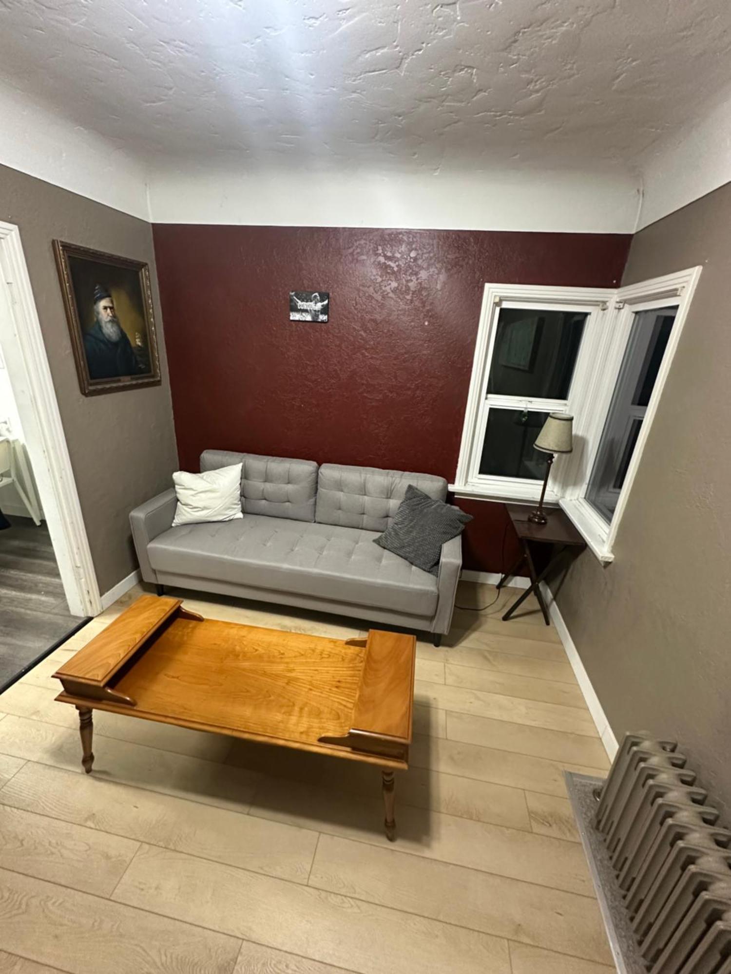 Artistic Near Downtown Apartment *