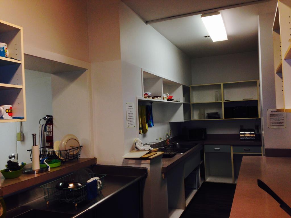 Hi-victoria Hostel *