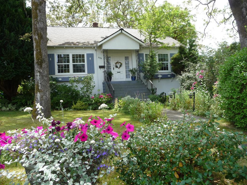 Lavigne Gourmet Bed & Breakfast Victoria
