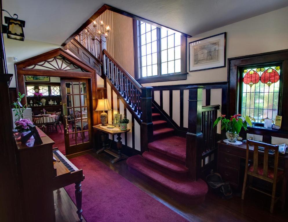 Bed & Breakfast Oak Bay 2*