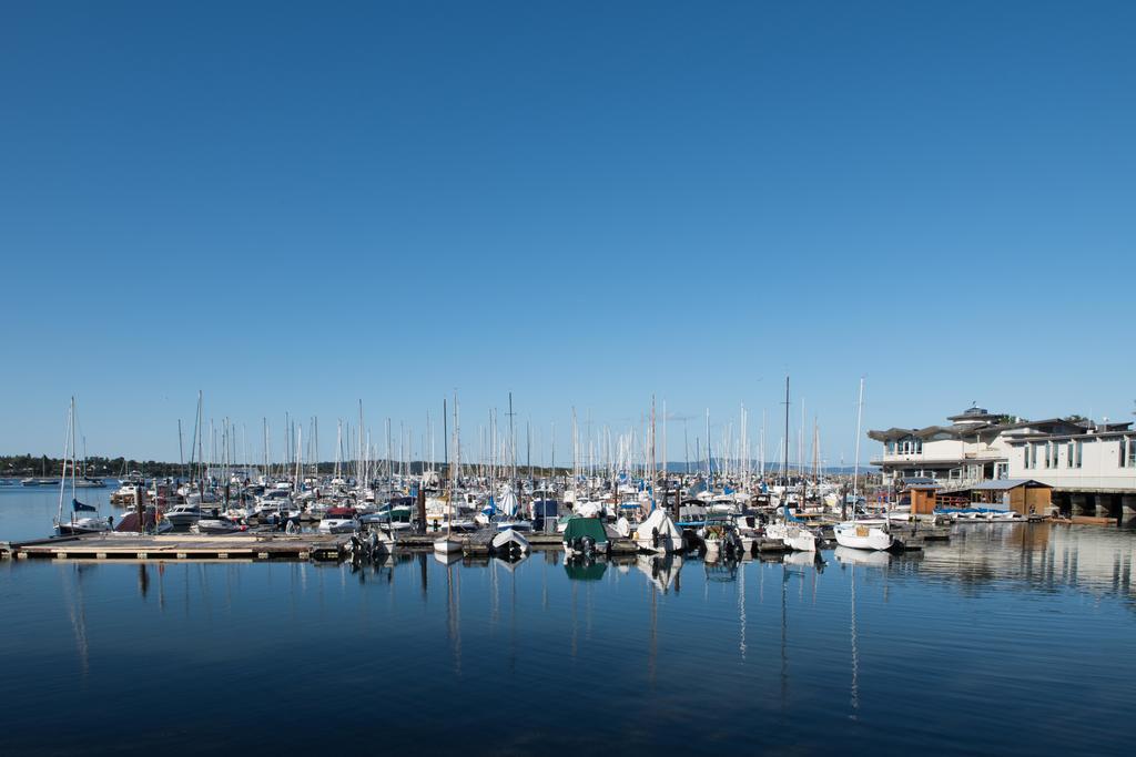 Oak Bay 2*