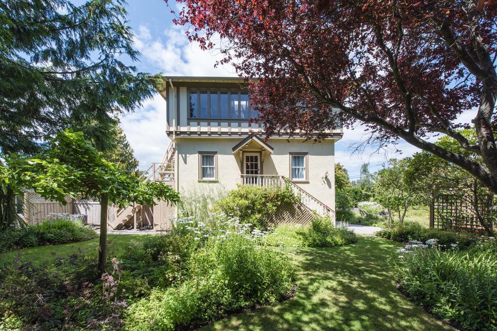 Bed & Breakfast Oak Bay 2*