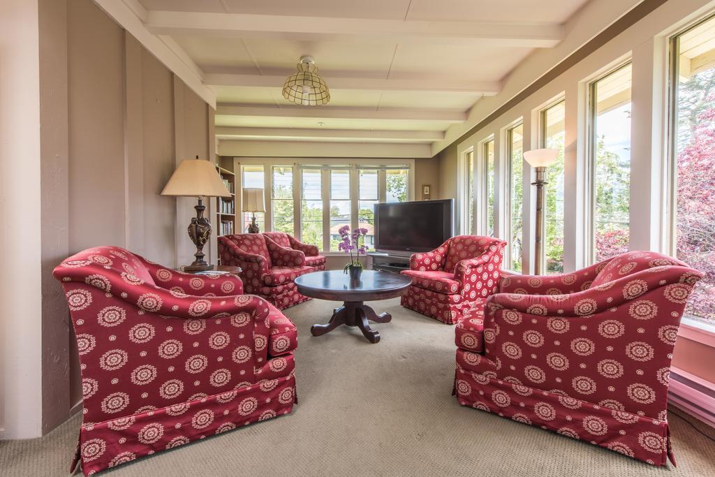 Oak Bay Bed & Breakfast