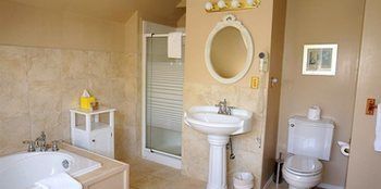 Dashwood Manor Seaside Bed & Breakfast Bed & Breakfast Victoria