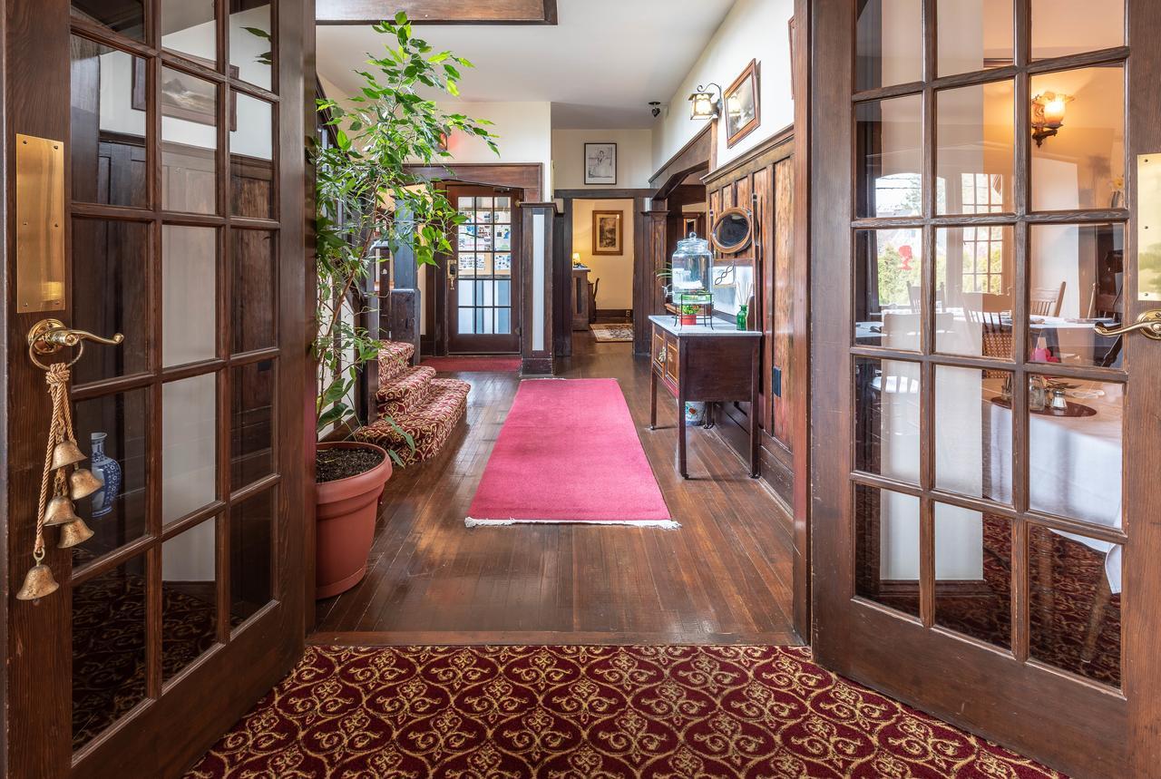 Oak Bay Bed & Breakfast