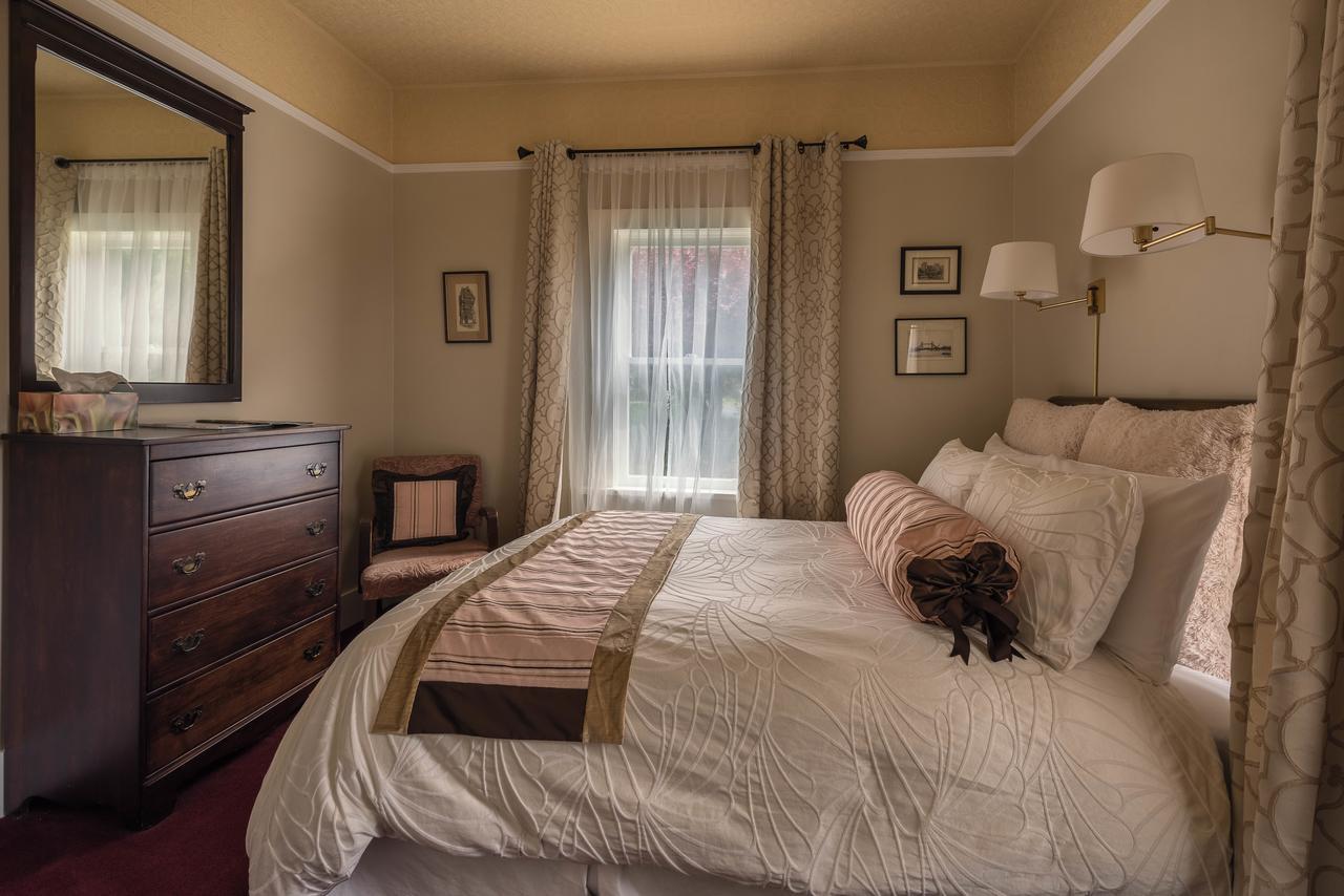 Bed & Breakfast Oak Bay 2*