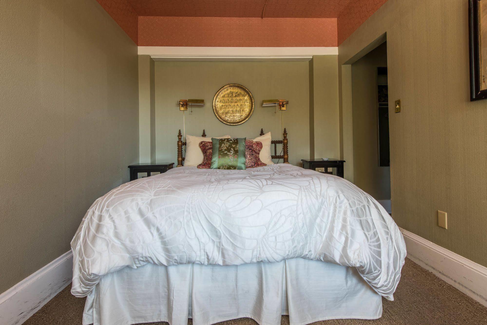 Bed & Breakfast Oak Bay 2*