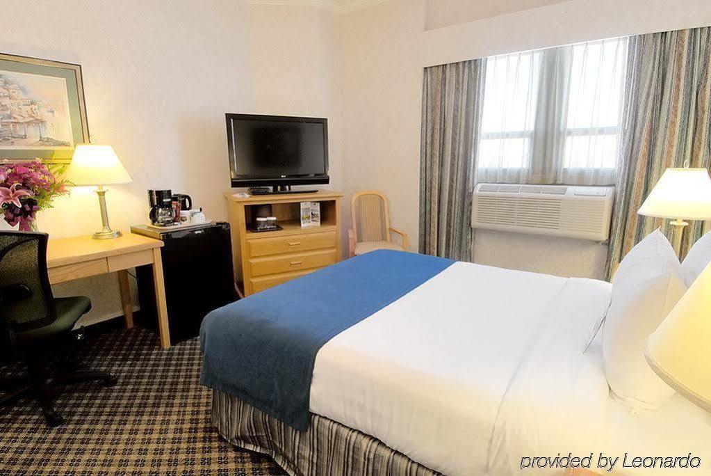 Western Carlton Plaza 3*