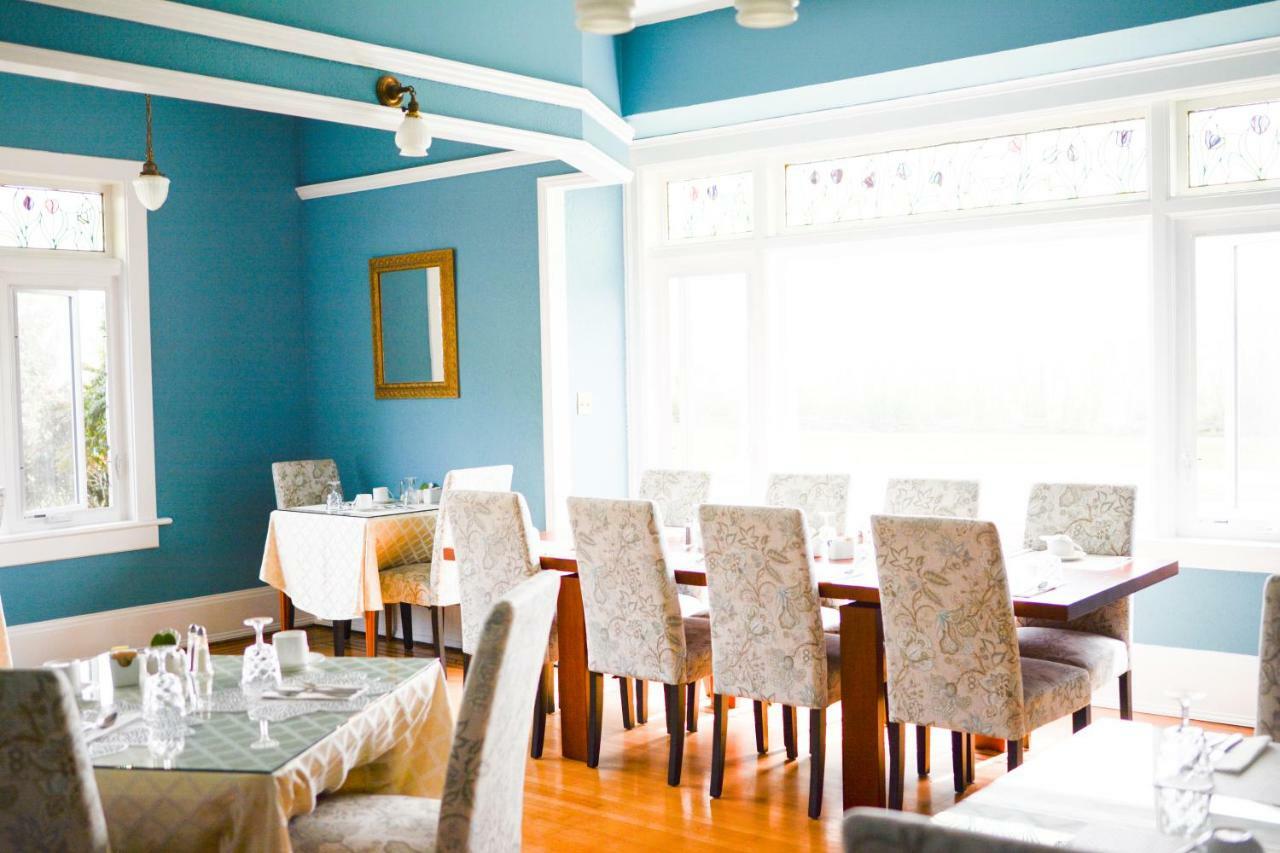 Dashwood Manor Seaside Bed & Breakfast Bed & Breakfast Victoria