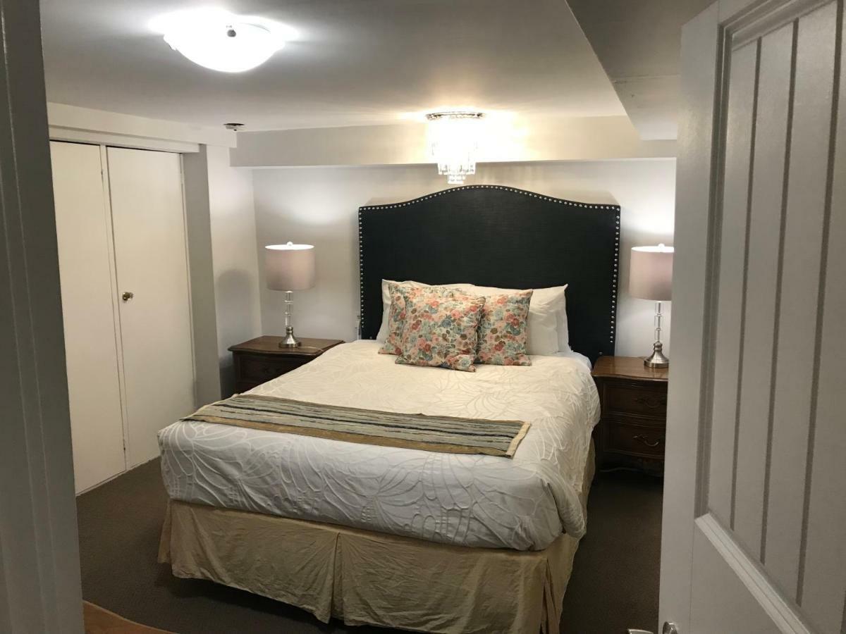 Oak Bay Bed & Breakfast 2*