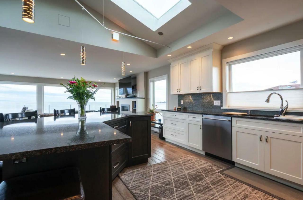 *10 Mile Point Stunning Oceanfront Holiday home *
