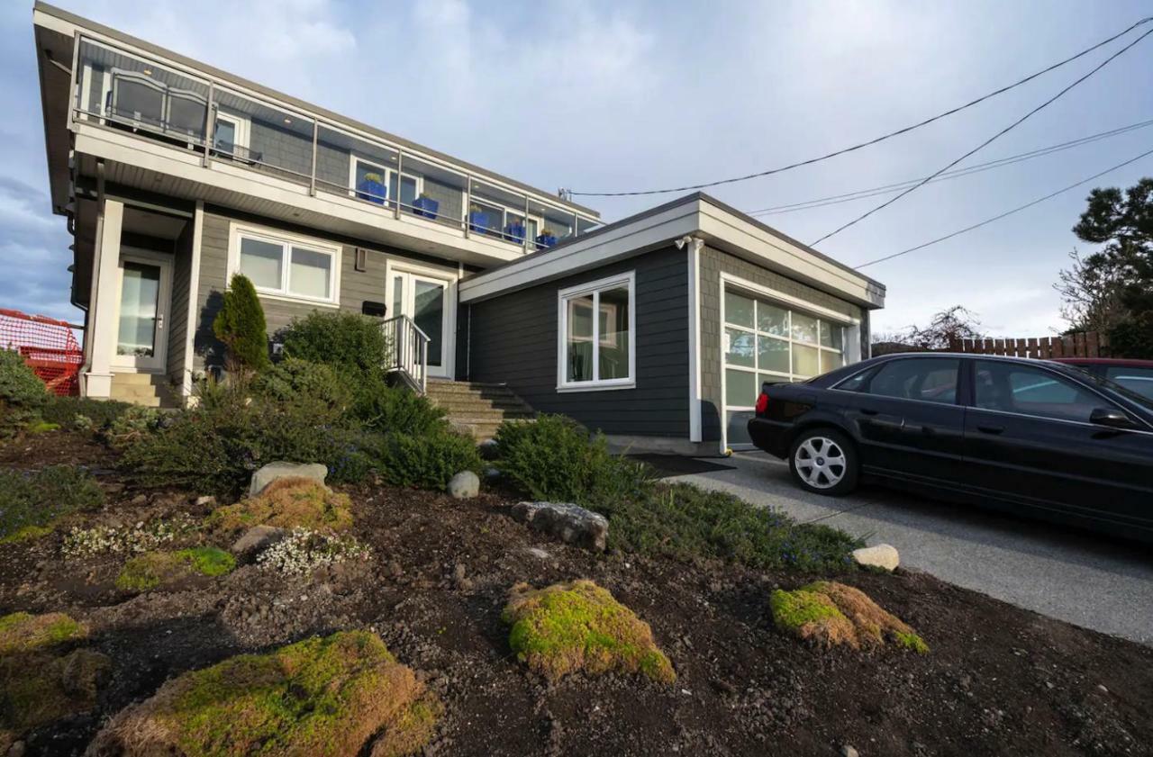 Holiday home *10 Mile Point Stunning Oceanfront Victoria