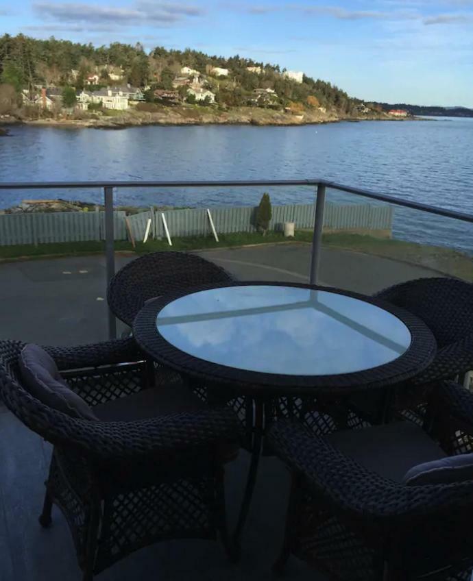*10 Mile Point Stunning Oceanfront * Victoria