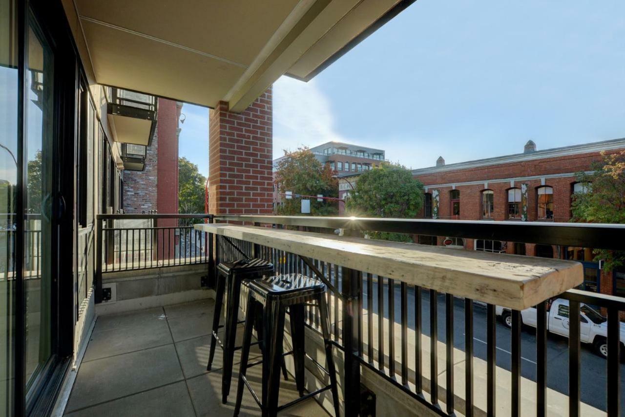 Downtown Heritage With Parking *