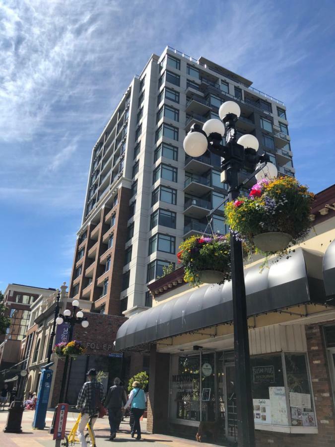 Downtown 2 Beds/2bath With Huge Patio& Parking! Apartment *