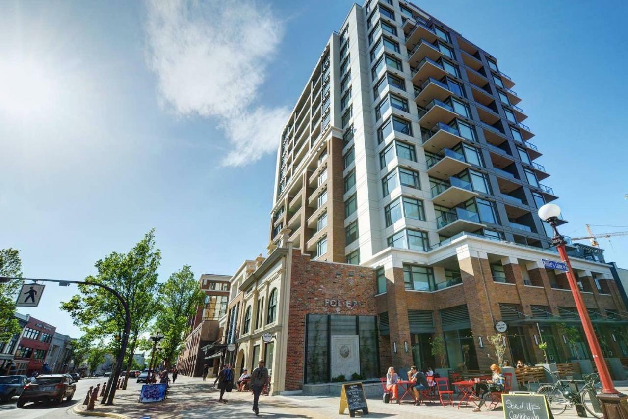 Apartment Downtown 2 Beds/2bath With Huge Patio& Parking! *