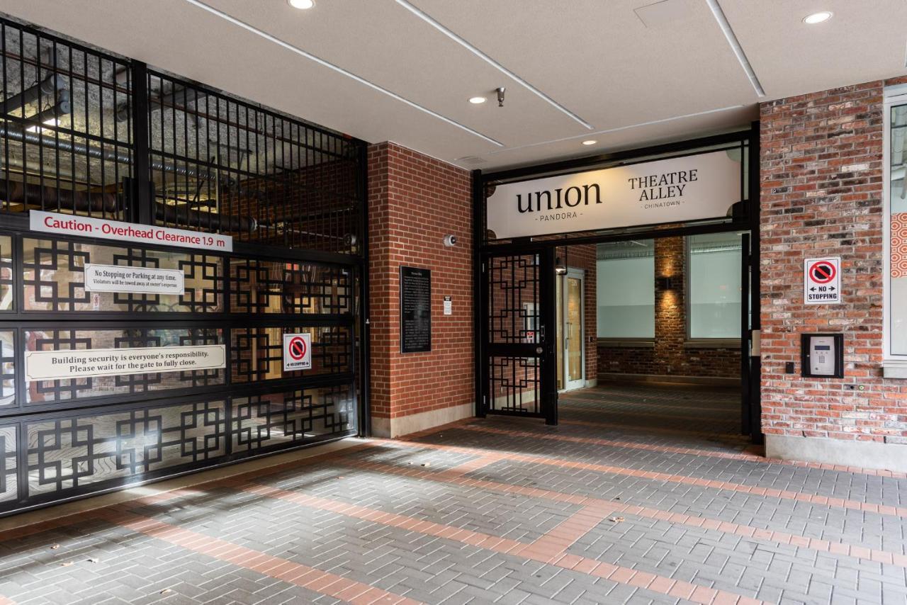 506 Union - Downtown Victoria, Secure Parking Included Apartment *