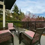 Bellamy Manor Large Home With 5Beds! In Langford