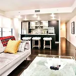 Victoria\'S Best Location 2 Bedroom Luxe Condo