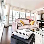 Victoria\'S Best Location 2 Bedroom Luxe Condo