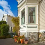 Fairholme Manor Inn